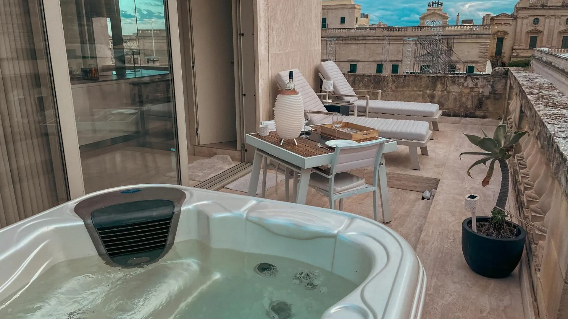 Penthouse With Jacuzzi & Panoramic Views - Heart Of Valletta Malta