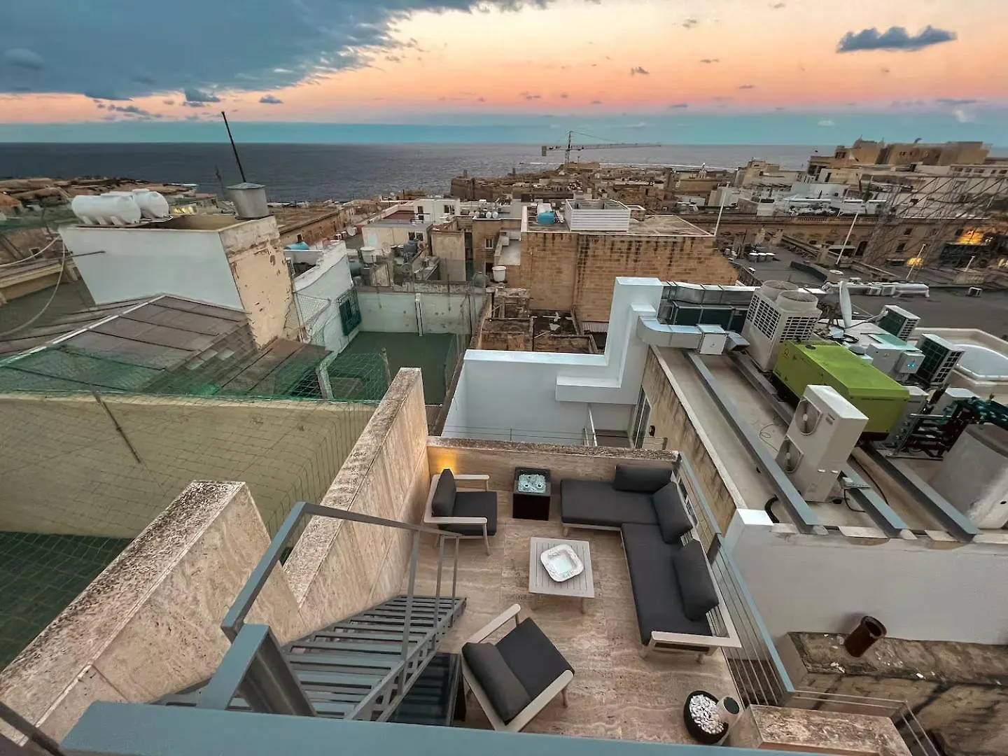 Penthouse With Jacuzzi & Panoramic Views - Heart Of Valletta 0*,