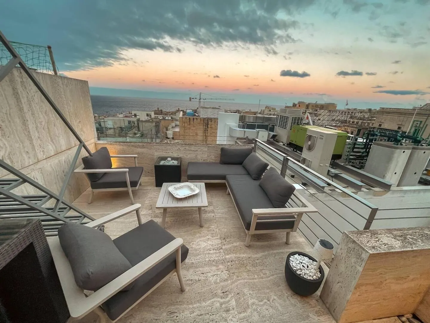 Apartment Penthouse With Jacuzzi & Panoramic Views - Heart Of Valletta